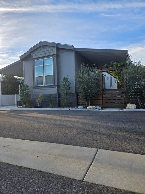 Photo of 31130 S General Kearny Rd, Temecula, CA 92591 (MLS # CV26091170)