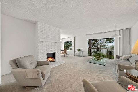 Photo of 2345 Roscomare Road #204, Bel Air, CA 90077 (MLS # 22208249)