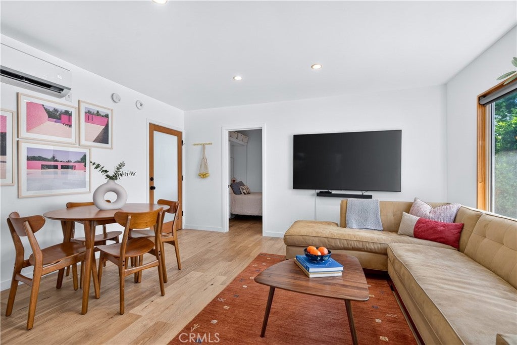 2135 Bellevue AVE
