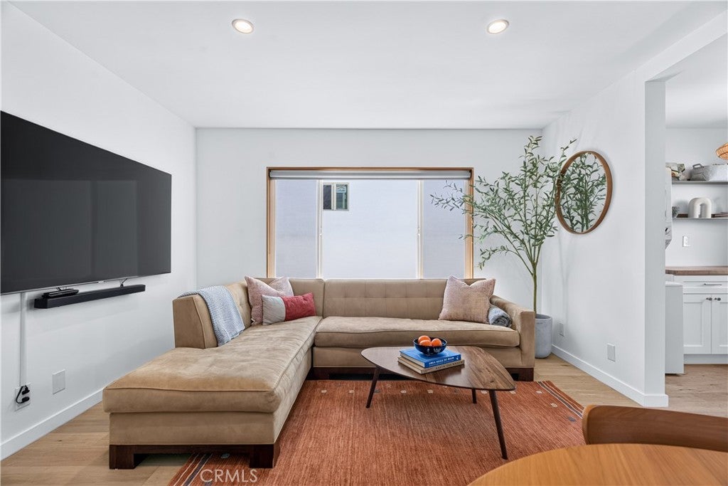 2135 Bellevue 12