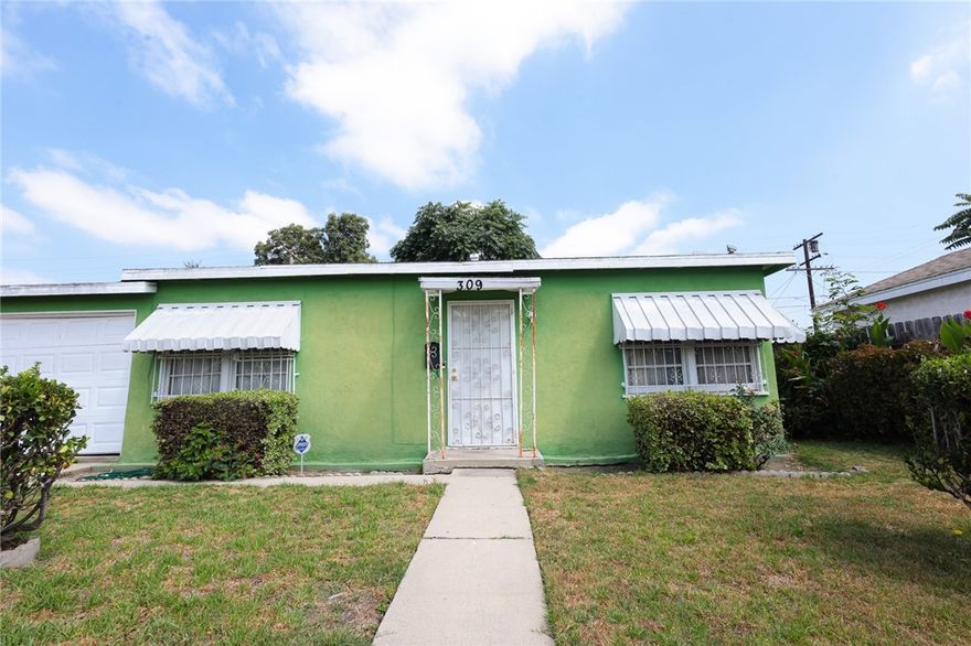 ***GET THIS HOUSE BEFORE SOMEONE ELSE DOES*** SINGLE FAMILY HOME 600 SQ. FT. THAT SHOWS AS 1 BEDROOM, 1 BATHROOM, WITH AN ATTACHED 1 CAR GARAGE THAT IS 196.02 SQ. FT. ALL ON A 3,917 SQ. FT. LOT.