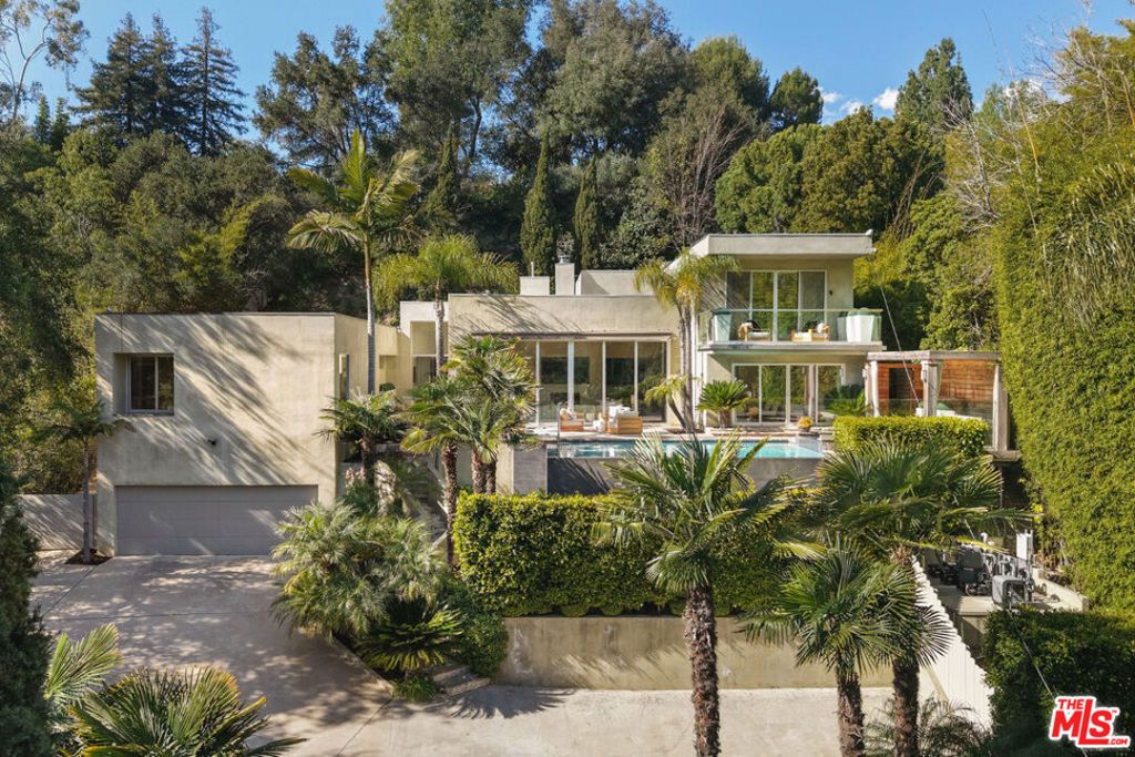 Photo of 2731 Hutton Drive, Beverly Hills, CA 90210 (MLS # 26652617)