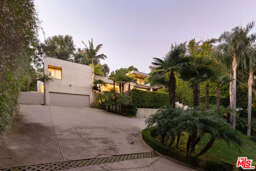 Photo of 2731 Hutton Drive, Beverly Hills, CA 90210 (MLS # 26652617)