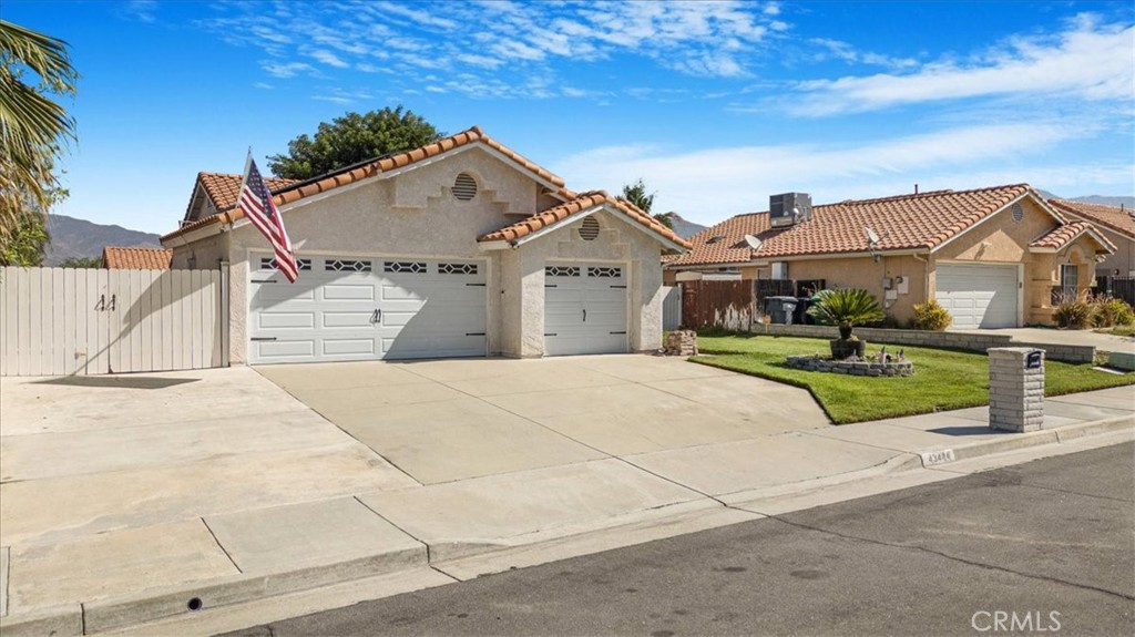 43444 Avenida Miraflores