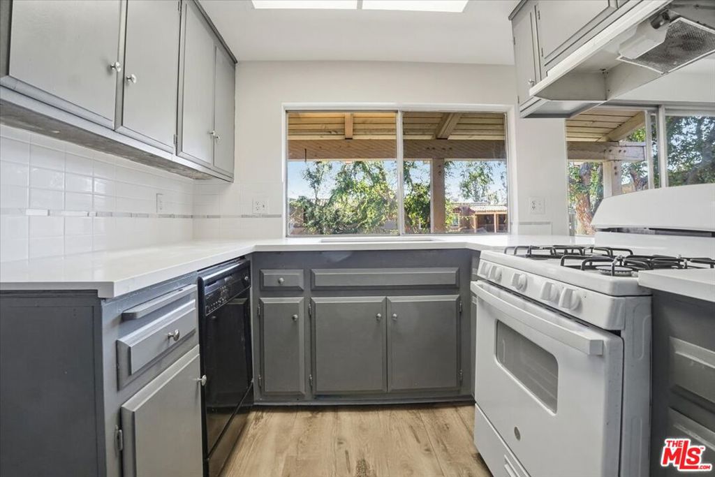 13722 Red Hill Avenue 60