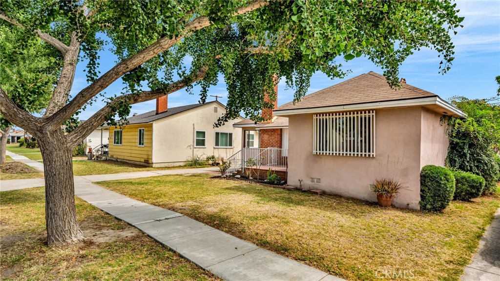 A true Lakewood opportunity awaits. Nestled on a tree-lined street in the sought-after Lakewood Crest Gardens neighborhood, this 4-bedroom, 2-bath single-story home also features a versatile loft, perfect for a home office, exercise room, or creative retreat. Move-in ready with fresh paint and new luxury vinyl flooring, the home offers a functional layout highlighted by a bright living room and generously sized bedrooms. Outdoors, a private backyard with a covered patio and detached 2-car garage provide plenty of room for entertaining, storage, or hobbies. With its refreshed interior and exterior ready for your finishing touches, this property combines comfort, flexibility, and potential in one of Lakewood’s most desirable communities.