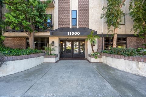Photo of 11560 Moorpark Street #204, North Hollywood, CA 91602 (MLS # GD26102818)