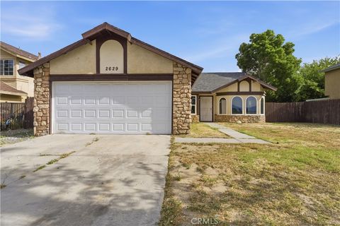 Photo of 2629 E Kettering St, Lancaster, CA 93535 (MLS # SR26084069)