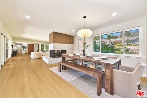 Photo of 1908 Lyans Drive, La Canada Flintridge, CA 91011 (MLS # 26663513)