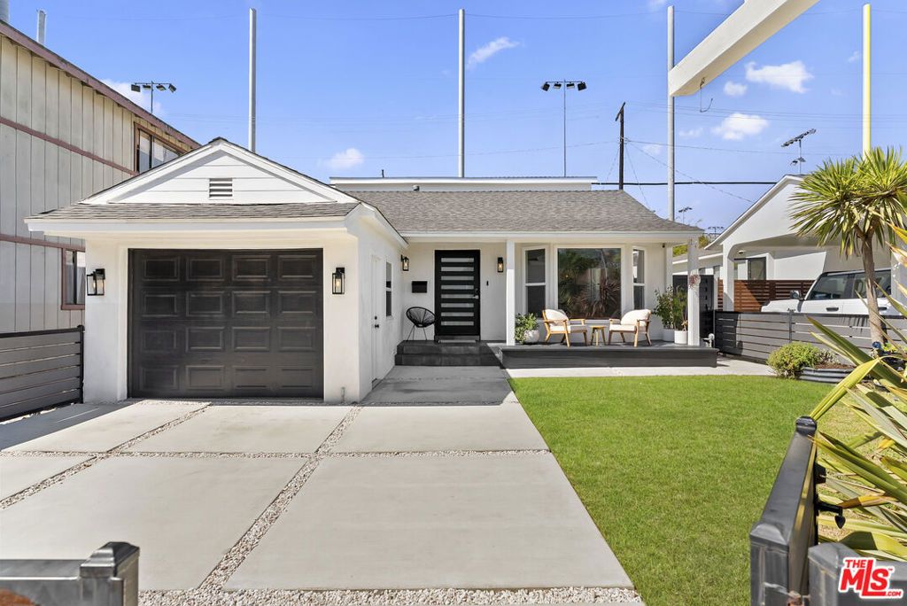 Photo of 3867 Lyceum Avenue, Los Angeles, CA 90066 (MLS # 26644145)