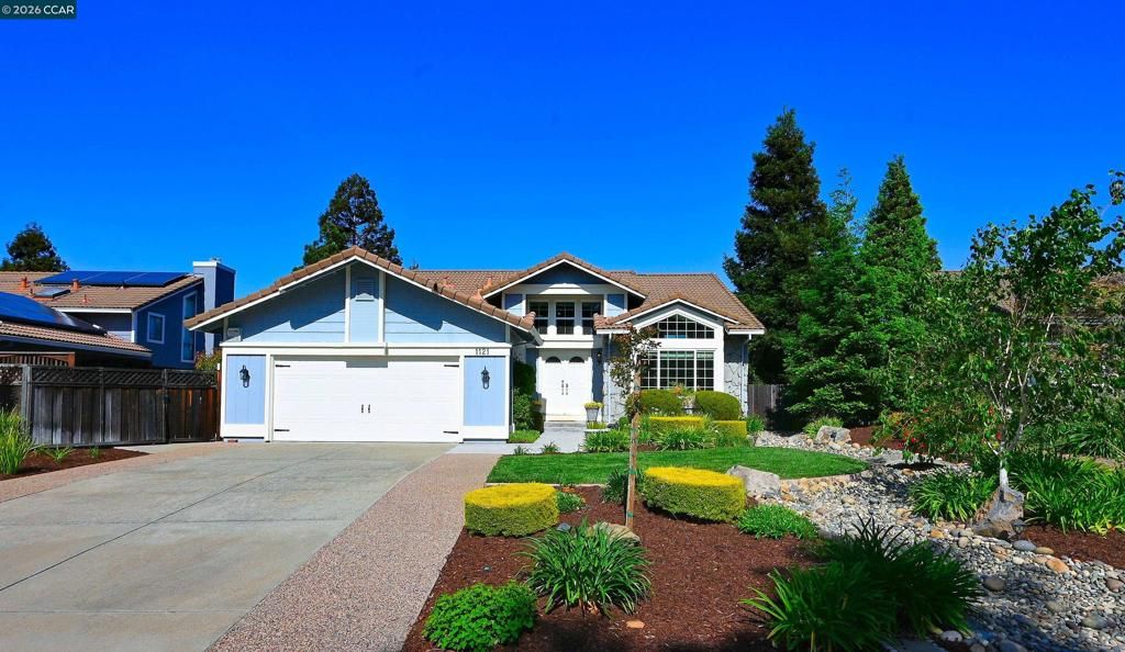 Photo of 1121 Vista Point Ln Ln, Concord, CA 94521 (MLS # 41131290)