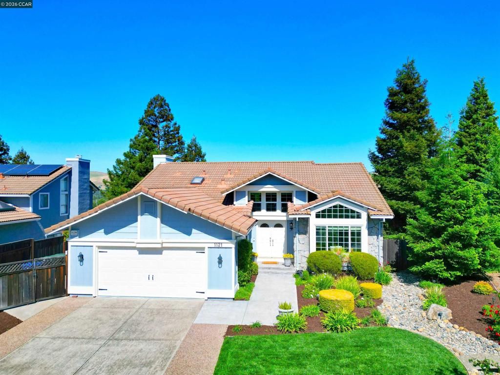 Photo of 1121 Vista Point Ln Ln, Concord, CA 94521 (MLS # 41131290)