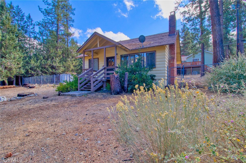 Main image without alt text