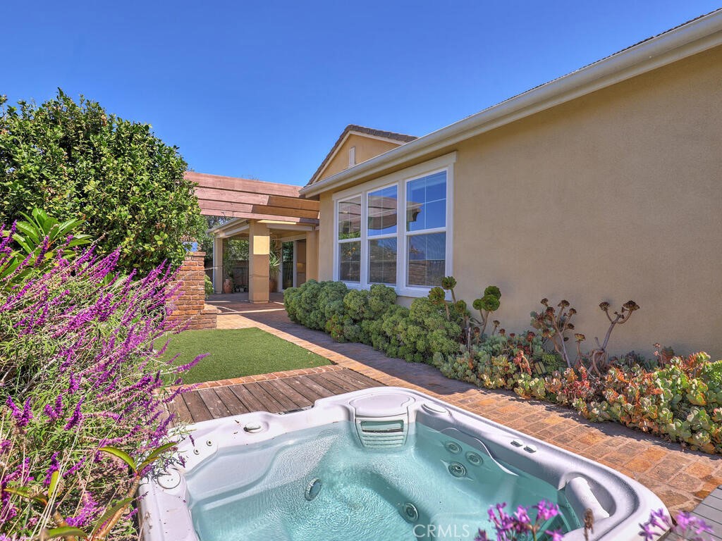 Iris (ESIRIS) - Residential Lease