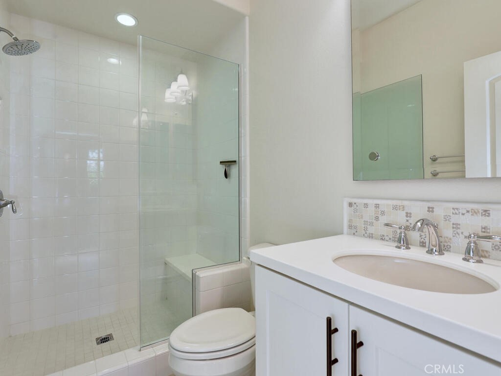 Iris (ESIRIS) - Residential Lease