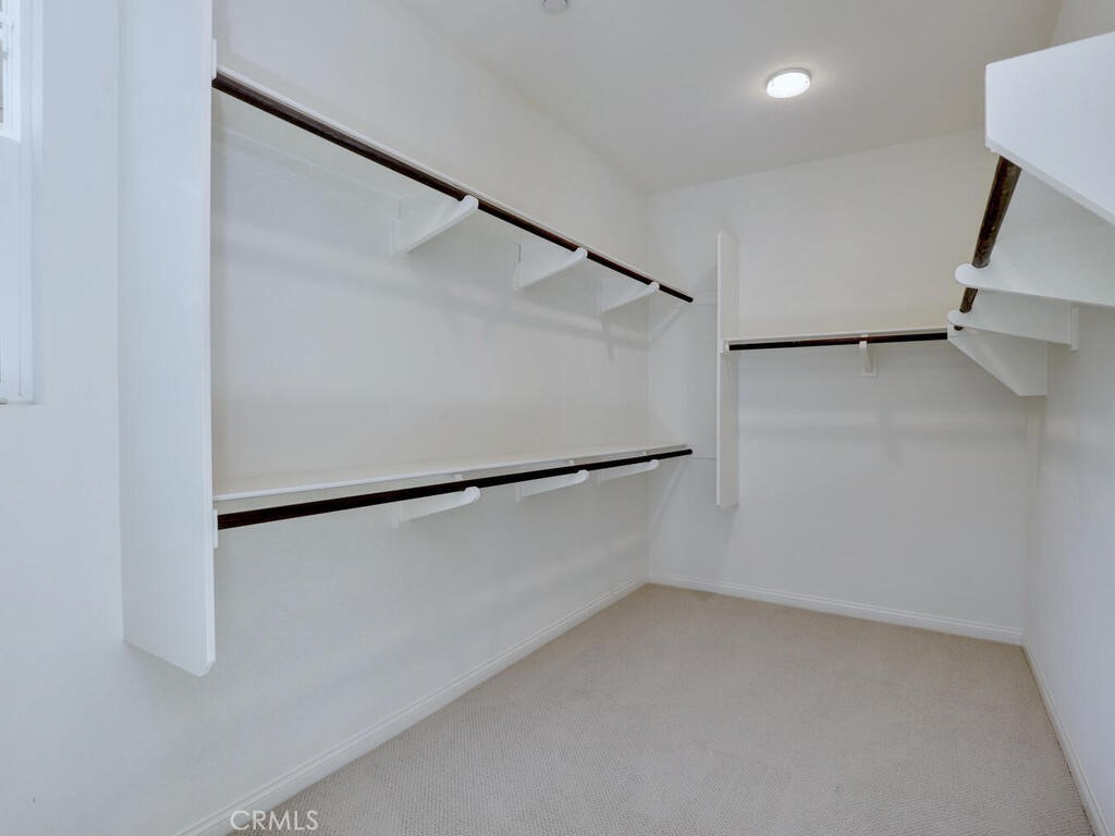 Iris (ESIRIS) - Residential Lease