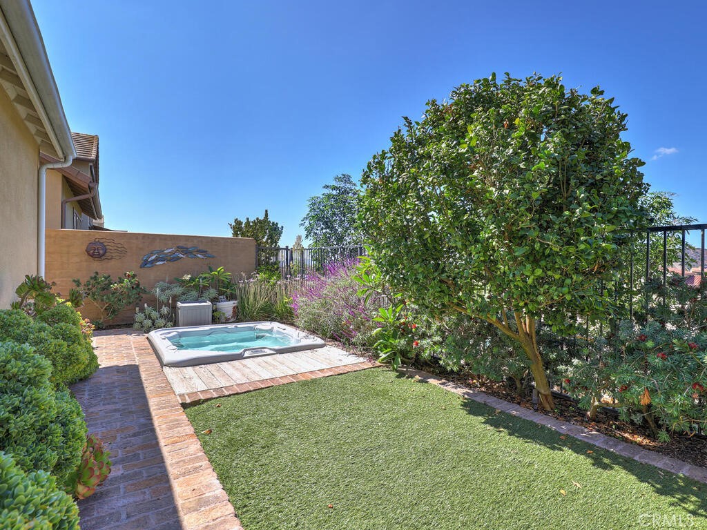 Iris (ESIRIS) - Residential Lease