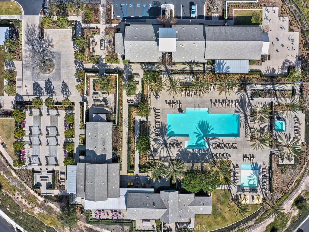 Iris (ESIRIS) - Residential Lease