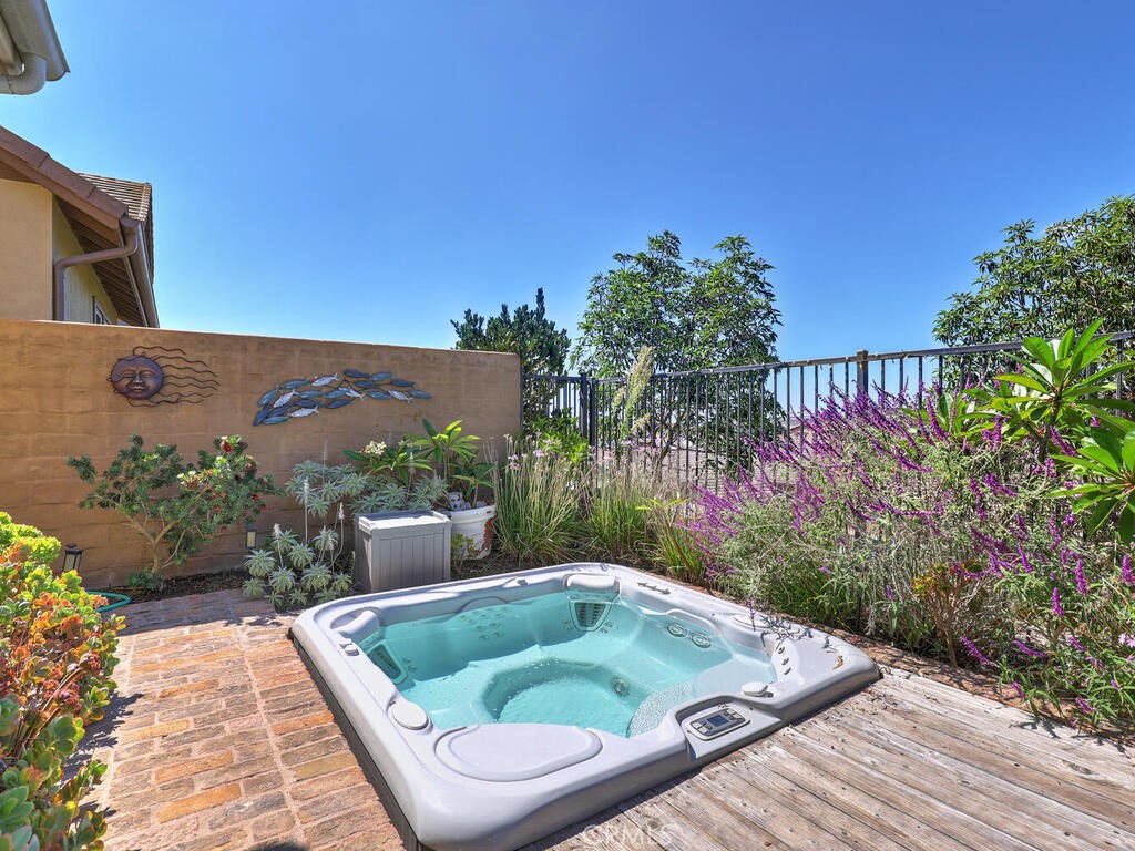 Iris (ESIRIS) - Residential Lease