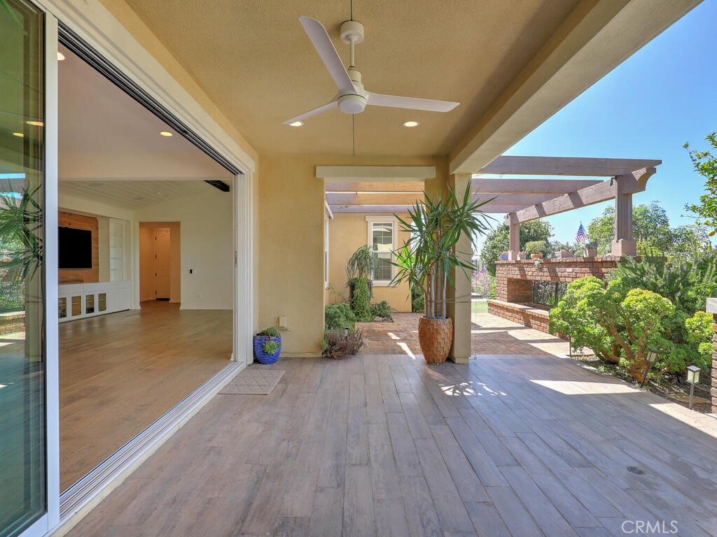 Iris (ESIRIS) - Residential Lease