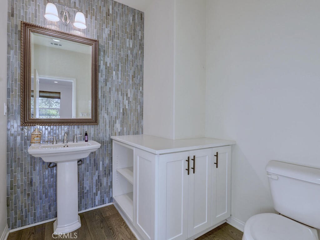 Iris (ESIRIS) - Residential Lease