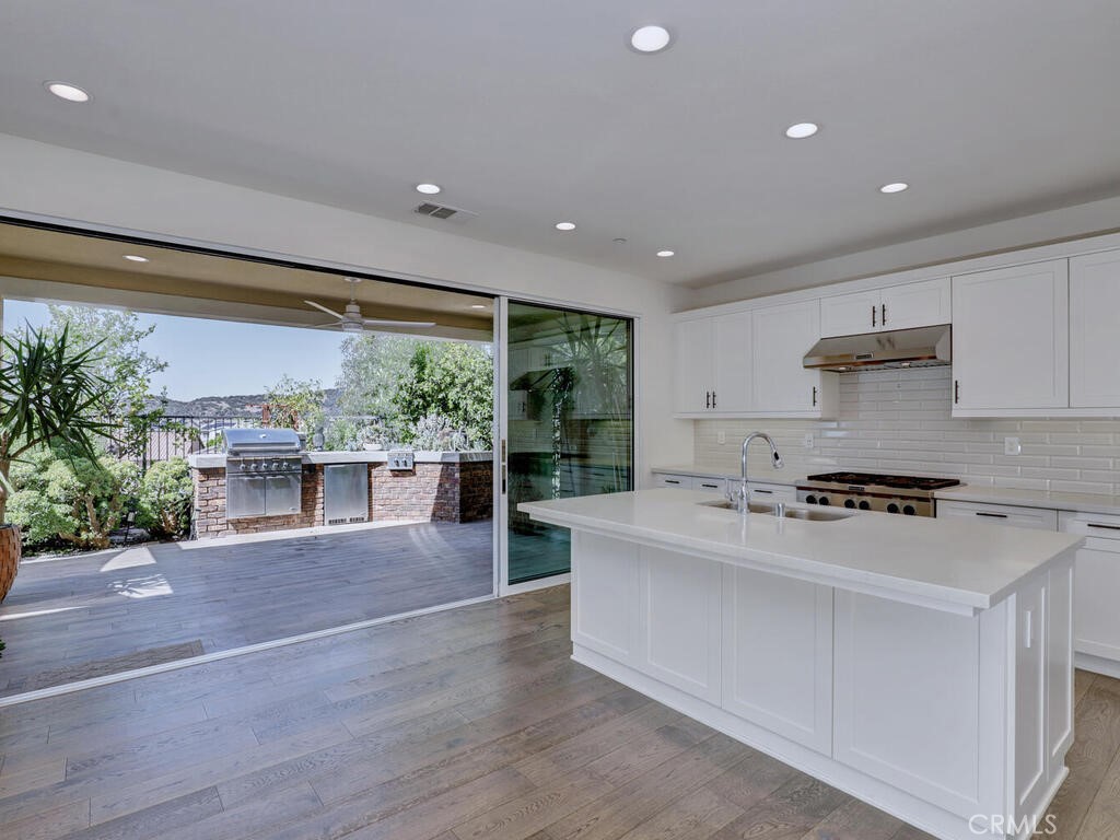 Iris (ESIRIS) - Residential Lease