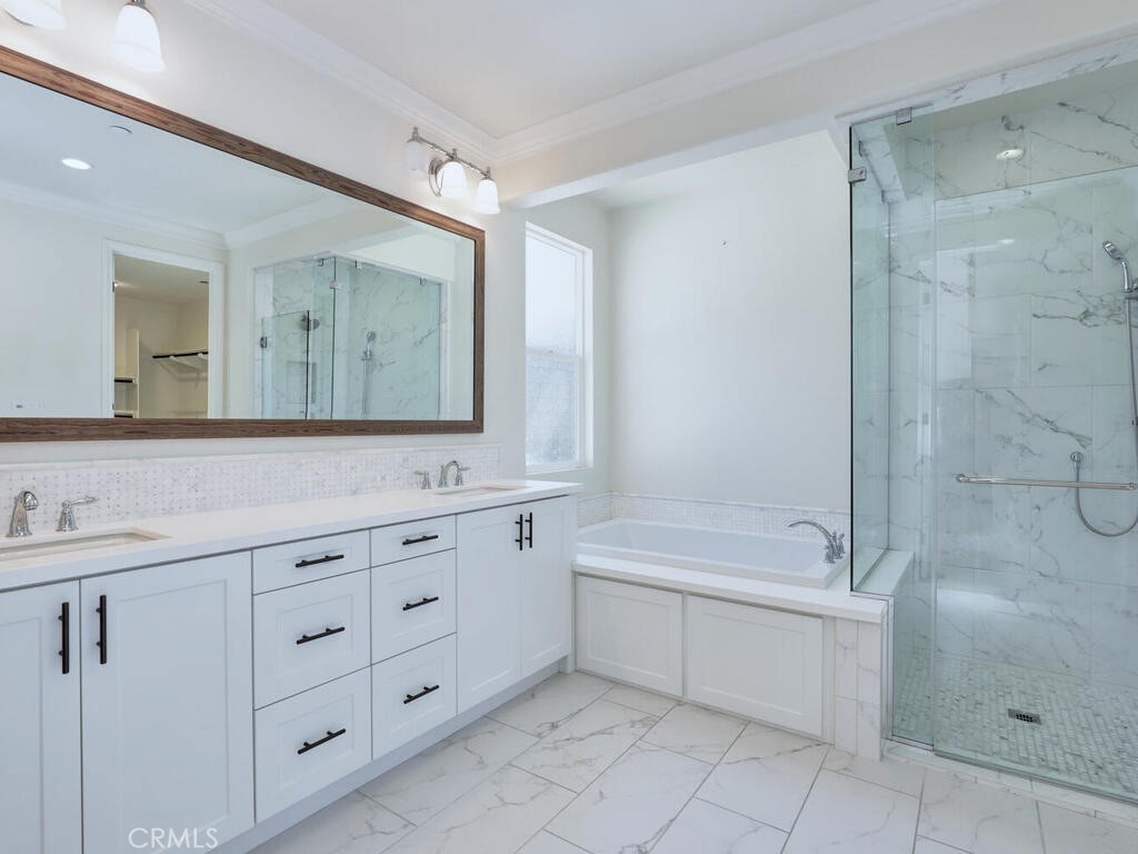 Iris (ESIRIS) - Residential Lease