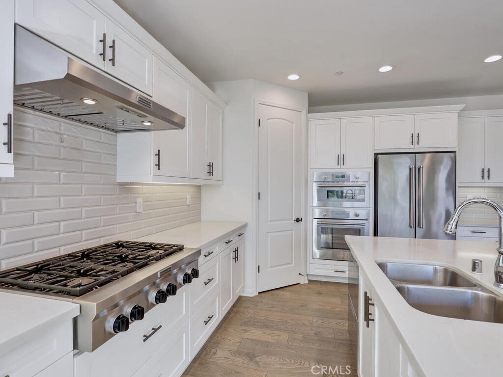 Iris (ESIRIS) - Residential Lease