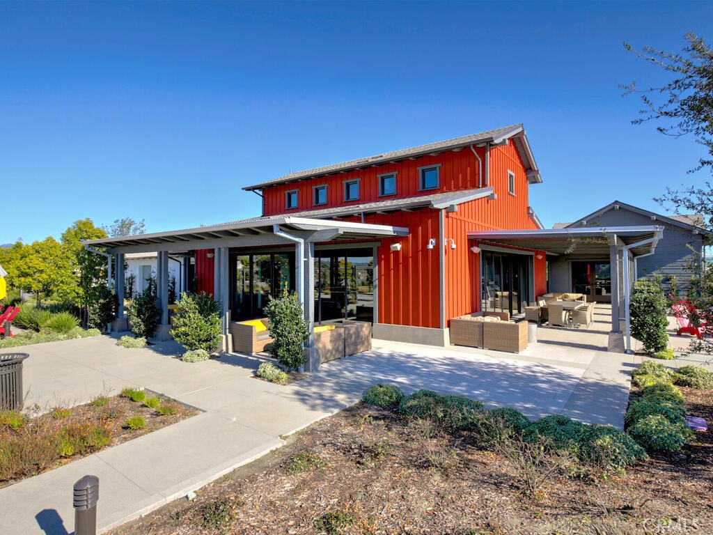 Iris (ESIRIS) - Residential Lease