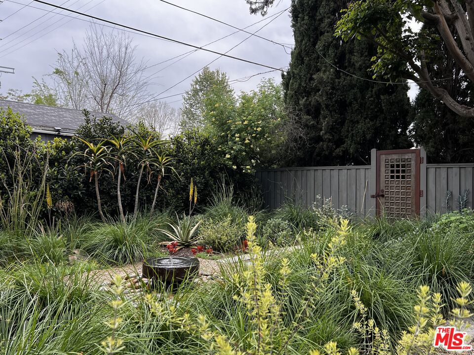 5105 Morella Avenue, Los Angeles CA 91607