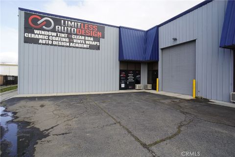 Photo of 15330 Dos Palmas Rd, Victorville, CA 92392 (MLS # HD26075438)