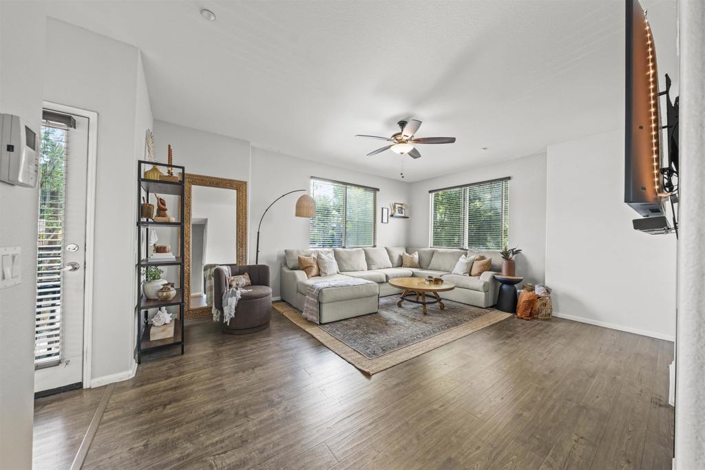 300 Tesoro Glen 101