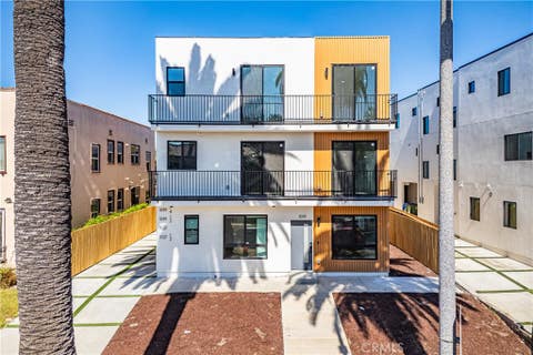 Photo of 1021 S. Citrus Avenue #3, Los Angeles, CA 90019 (MLS # BB26184270)