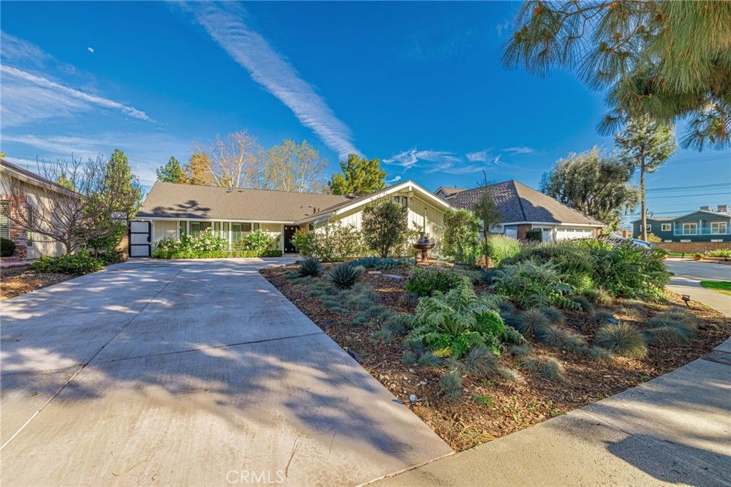 Photo of 8310 Faust Avenue, West Hills, CA 91304 (MLS # SR26041417)