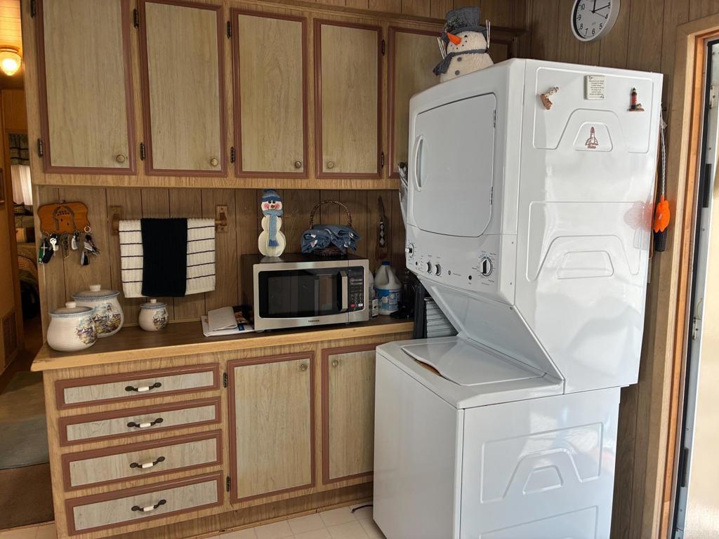 525 W El Norte Parkway 38