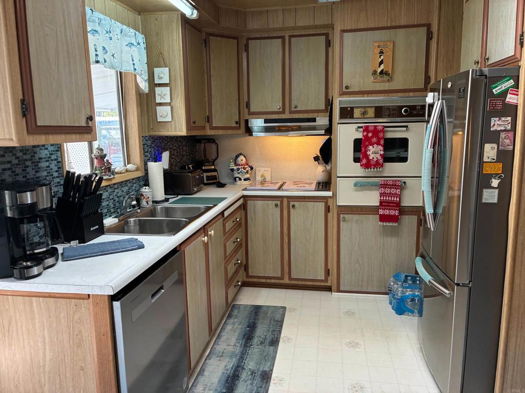 525 W El Norte Parkway 38