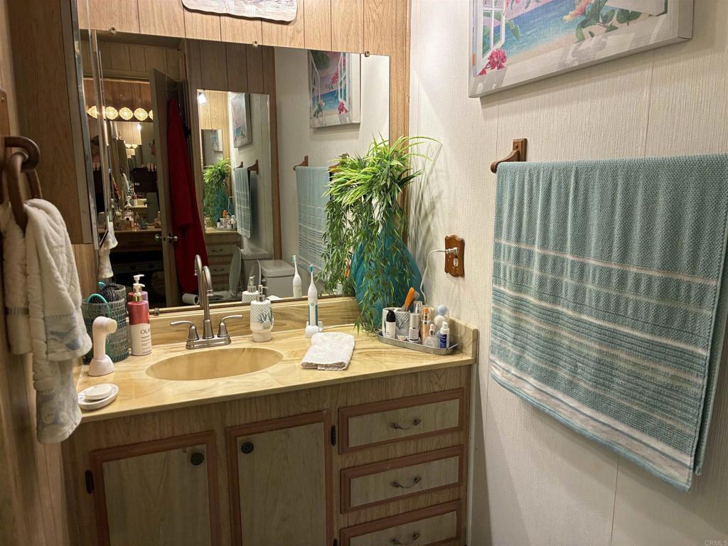 525 W El Norte Parkway 38