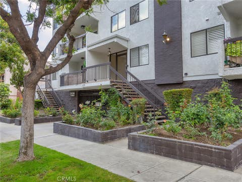 Photo of 635 E Elmwood Avenue #203, Burbank, CA 91501 (MLS # BB26175672)