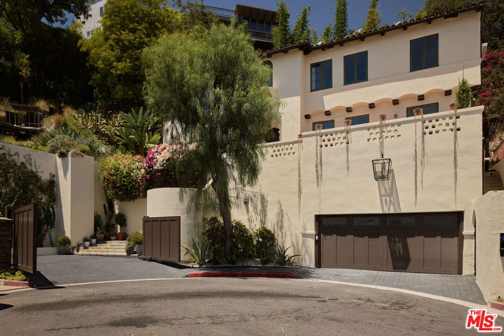 7939 Hillside Avenue, Los Angeles CA 90046