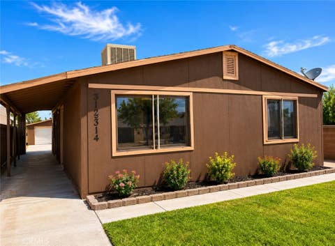Photo of 312 Maxine Avenue #1, Barstow, CA 92311 (MLS # DW26143141)