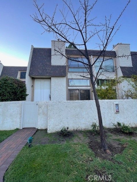 Photo of 6201 Shoup #79, Woodland Hills, CA 91367 (MLS # SR26038773)