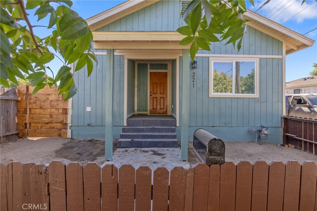 FHA Ready! Walk Score of 74! Just 1 mile from Downtown Fresno and only 4 blocks from Starbucks all under $250K! This beautifully rebuilt 1920s Craftsman blends classic charm with modern updates. Featuring 3 bedrooms and 1 bathroom, the home offers an open floor plan filled with tasteful finishes and stylish lighting throughout. The kitchen is a chef's dream, boasting new appliances, custom cabinetry, and sleek hard-surface countertops. Enjoy low-maintenance landscaping, a side driveway for off-street parking, and unbeatable access to shops, restaurants, and Hwy 41. A true walker and biker's paradise. Come experience timeless elegance in this true gem of a home!