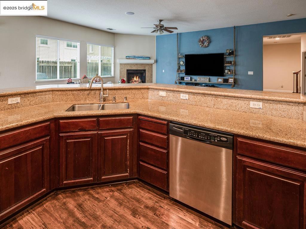 OAKLEY - Residential