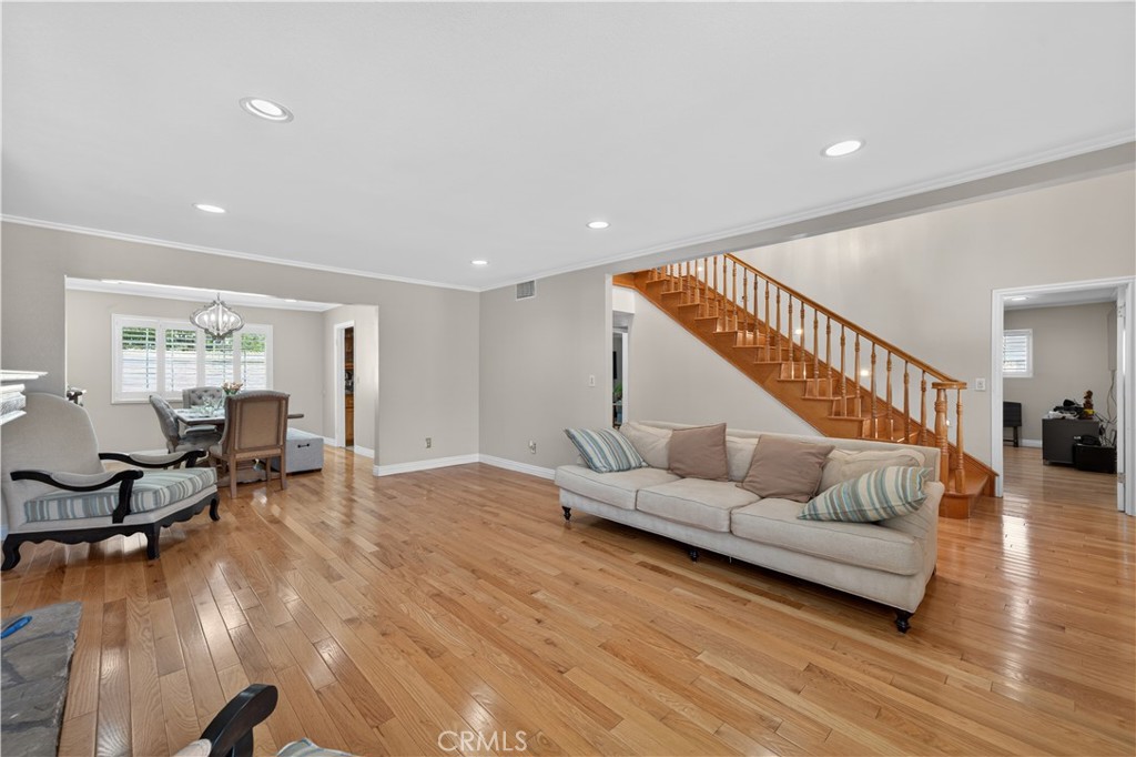 16403 Holmes