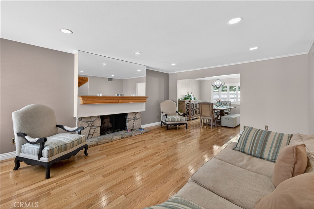 16403 Holmes