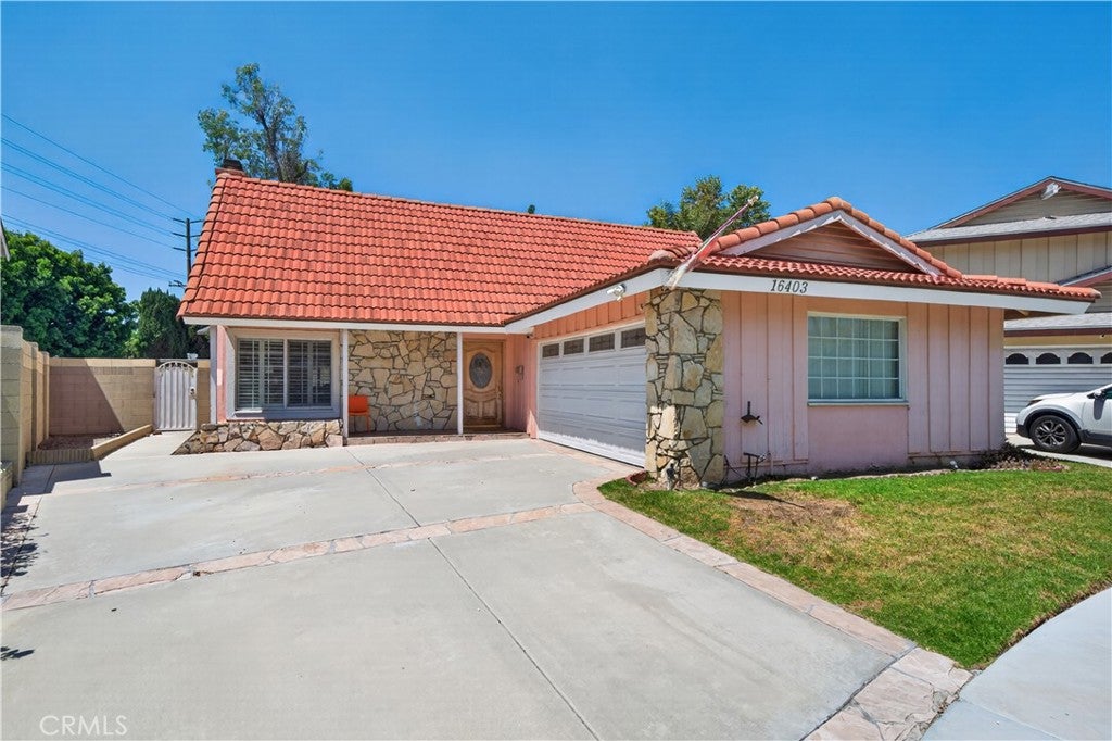 16403 Holmes
