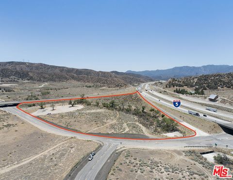 Photo of 9 Quail Lake Road, Lebec, CA 93243 (MLS # 26649933)