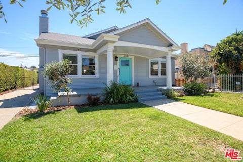 Photo of 2238 W 28th Street, Los Angeles, CA 90018 (MLS # 26101983)