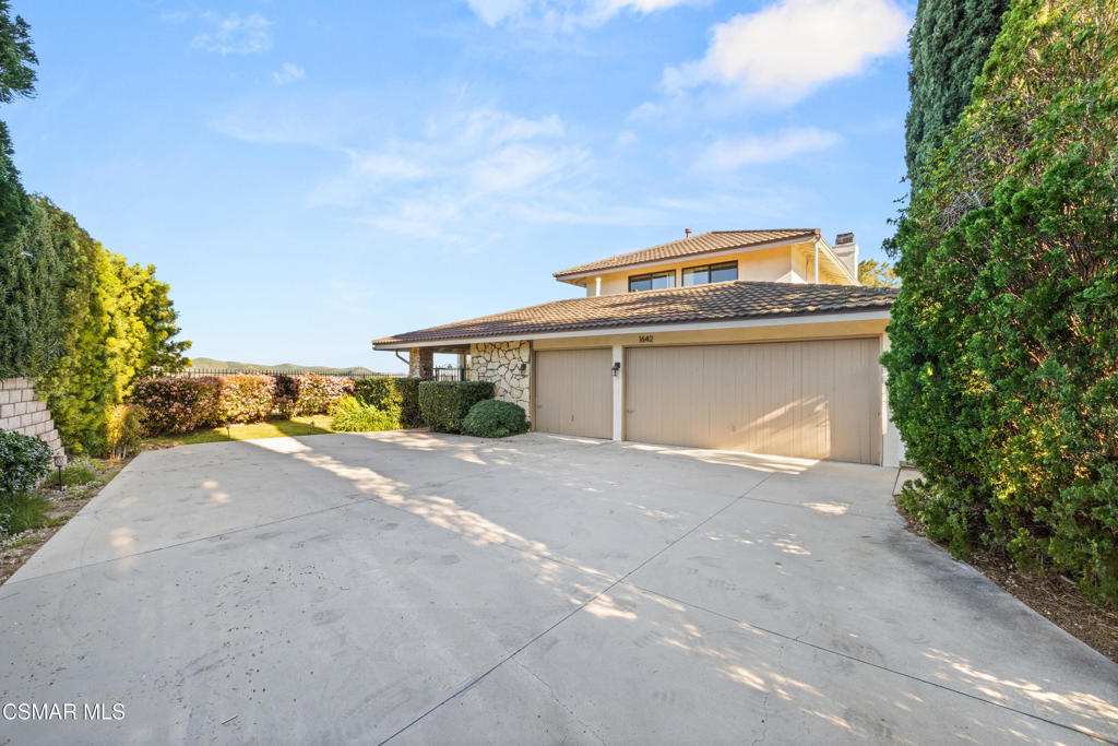 1642 Castlehill Court