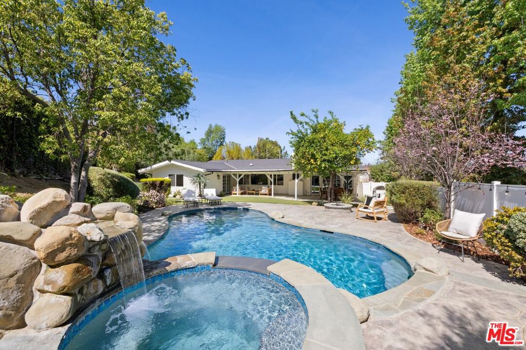 24364 Crestlawn Street